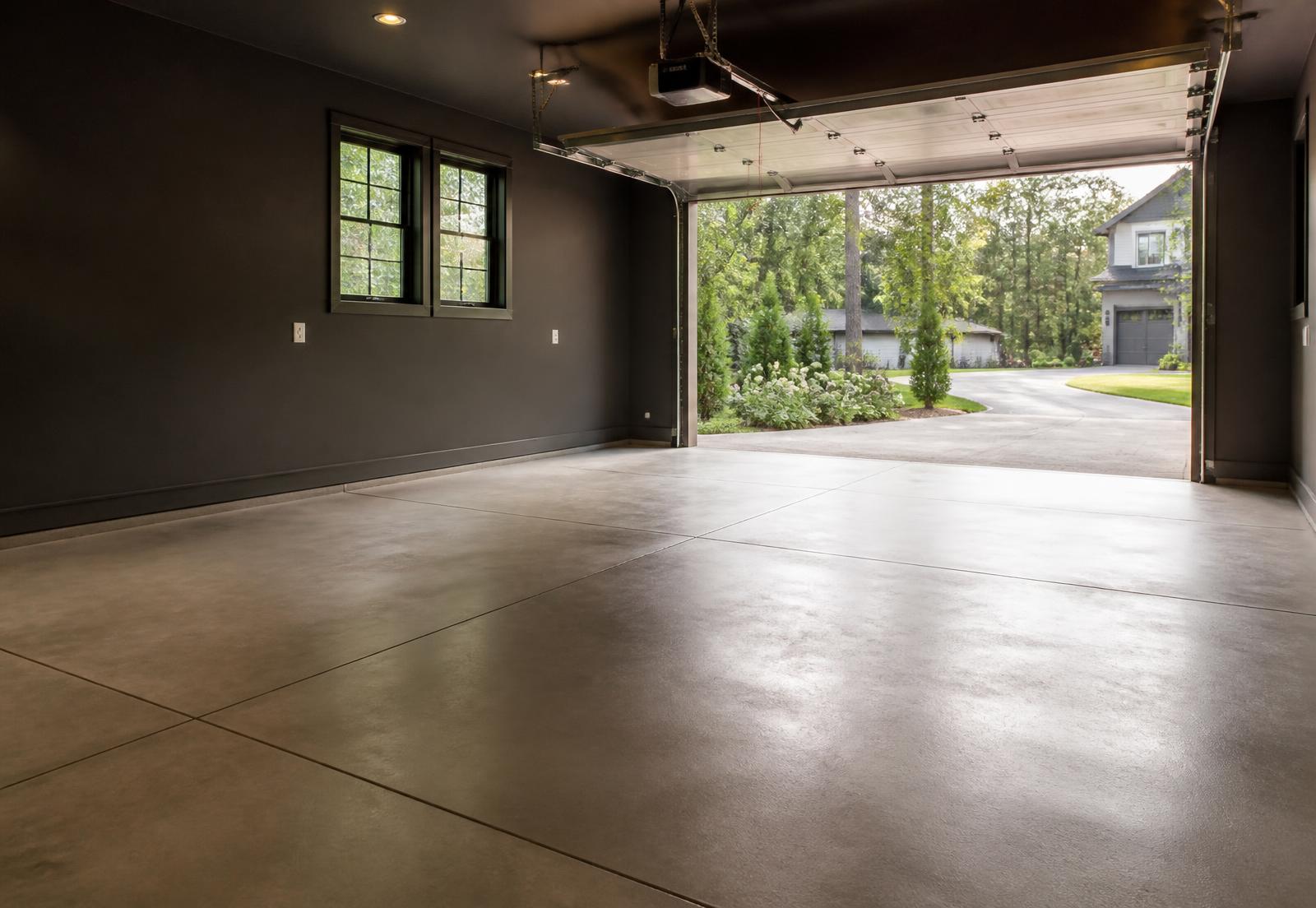 Leergeräumte, aufgeräumte Garage nach einer Entrümpelung durch Rumpelkammer